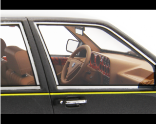 Lancia Thema 8.32 1986 GRIGIO QUARZO Laudoracing 1:18 Resinemodell (Türen, Motorhaube... nicht zu öffnen!)